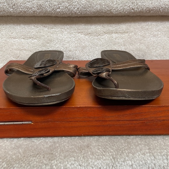 kenneth cole reaction bronze thong sandals - Picture 8 of 15
